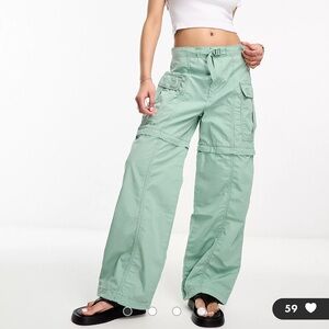 Levi's convertible cargo pants in green with pockets